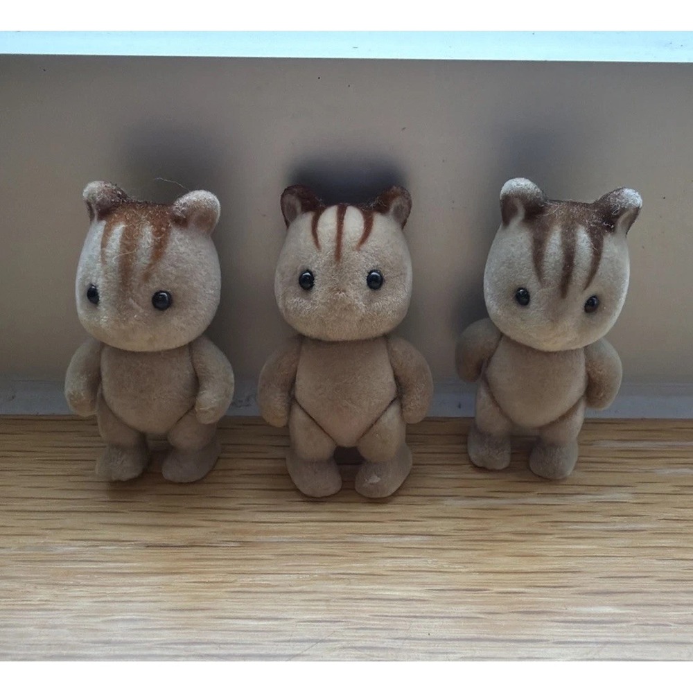 Sylvanian Families Calico Critters Walnut Squirrel Family #4172 2 Adults Baby